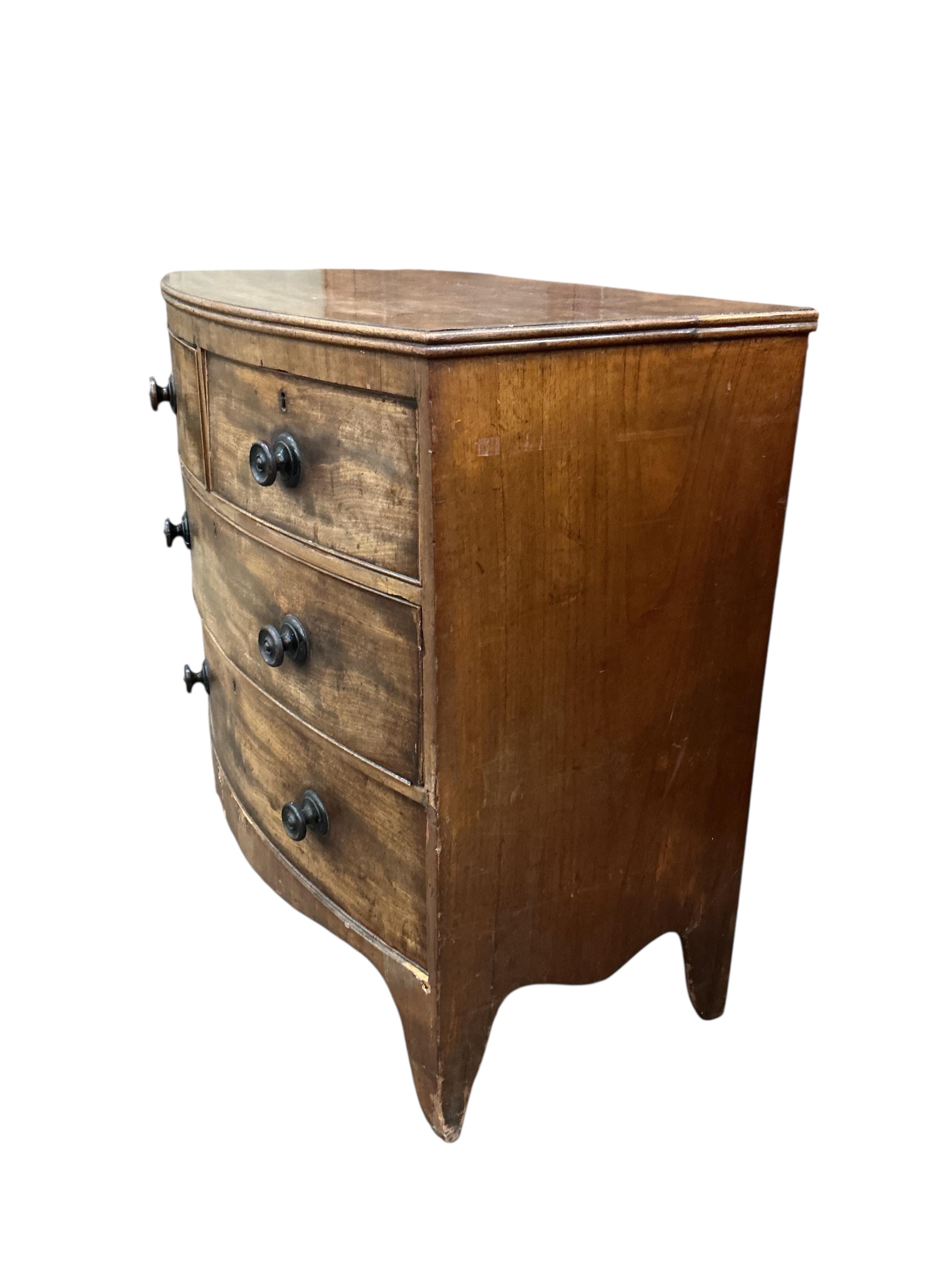 A Regency mahogany bowfront chest of drawers, width 89cm, depth 51cm, height 89cm